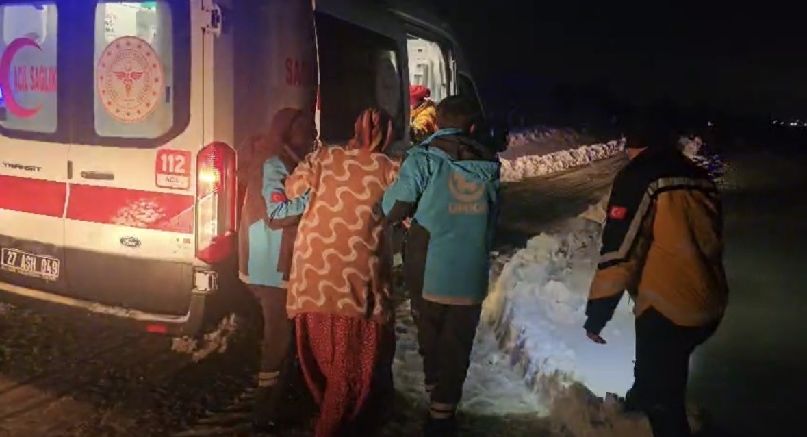 dogum sancisi baslayan kadinin imdadina karli yollari asan umke ekipleri yetisti 1 vI7E9nJk