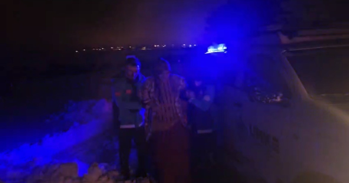 dogum sancisi baslayan kadinin imdadina karli yollari asan umke ekipleri yetisti 3 mmaMfDJt