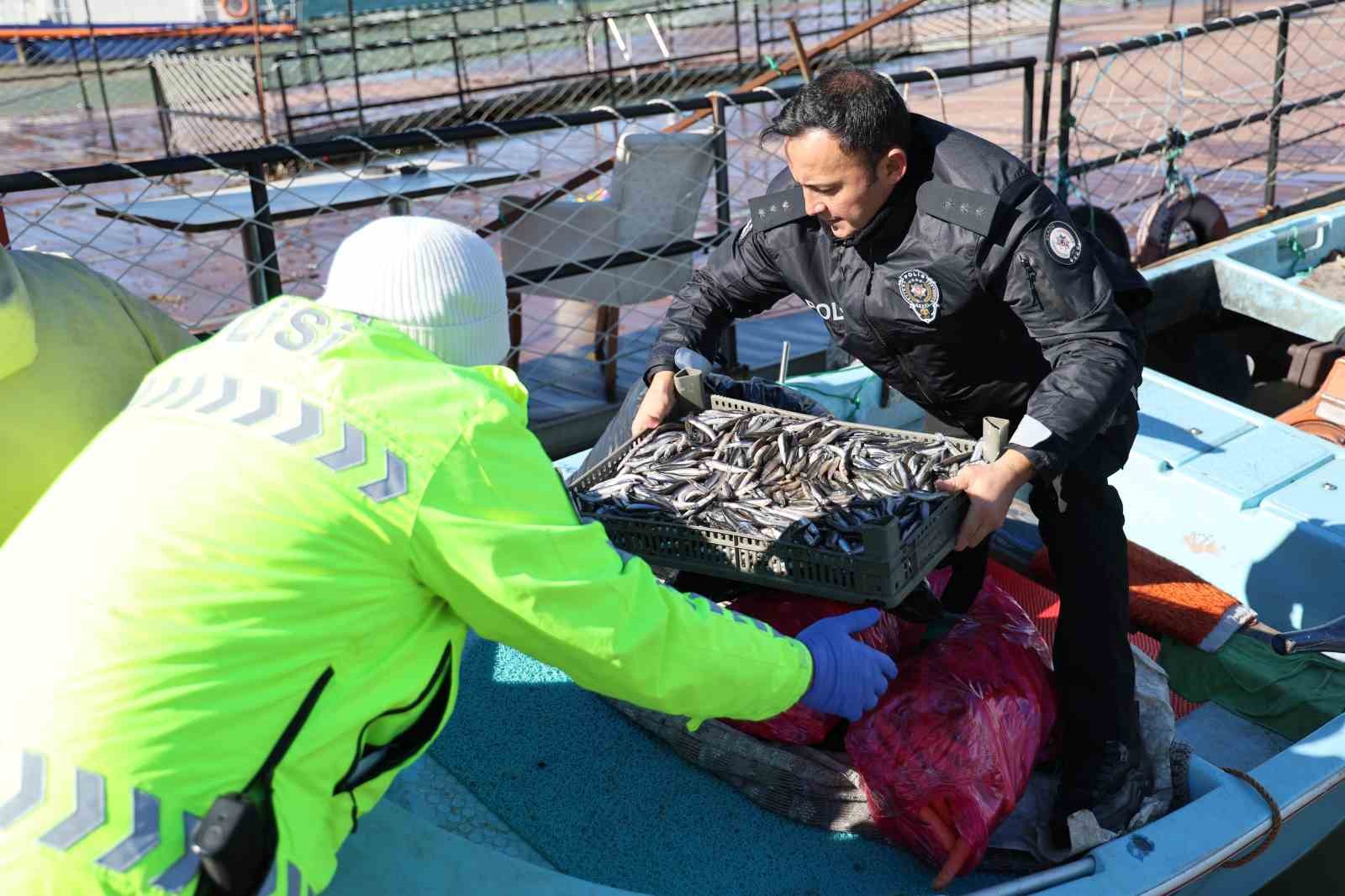 dogunun gizli denizinde sefkat eli polis ekipleri marti ve tavsanlari unutmadi 10
