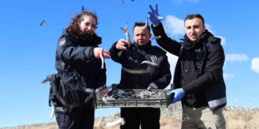 dogunun-gizli-denizinde-sefkat-eli-polis-ekipleri-marti-ve-tavsanlari-unutmadi-5ECDuJbI.jpg