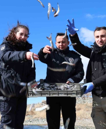 dogunun-gizli-denizinde-sefkat-eli-polis-ekipleri-marti-ve-tavsanlari-unutmadi-5ECDuJbI.jpg