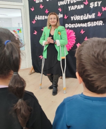 dogustan-koltuk-degnegine-mahkumdu-yilmadi-ogretmen-oldu-E6puVNkM.jpg