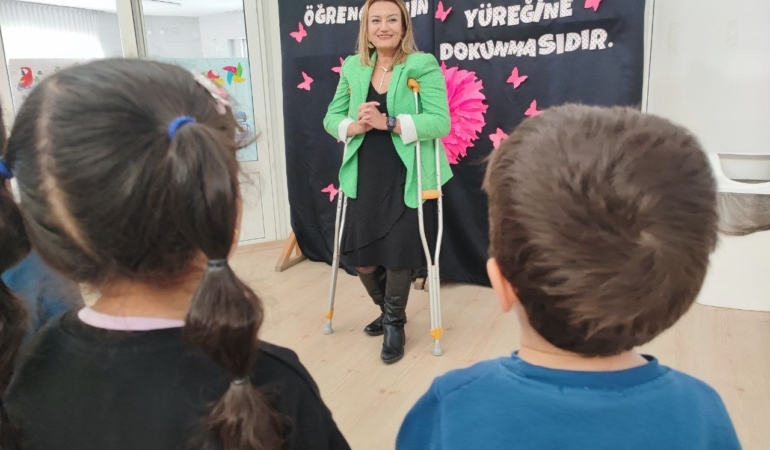 dogustan-koltuk-degnegine-mahkumdu-yilmadi-ogretmen-oldu-E6puVNkM.jpg