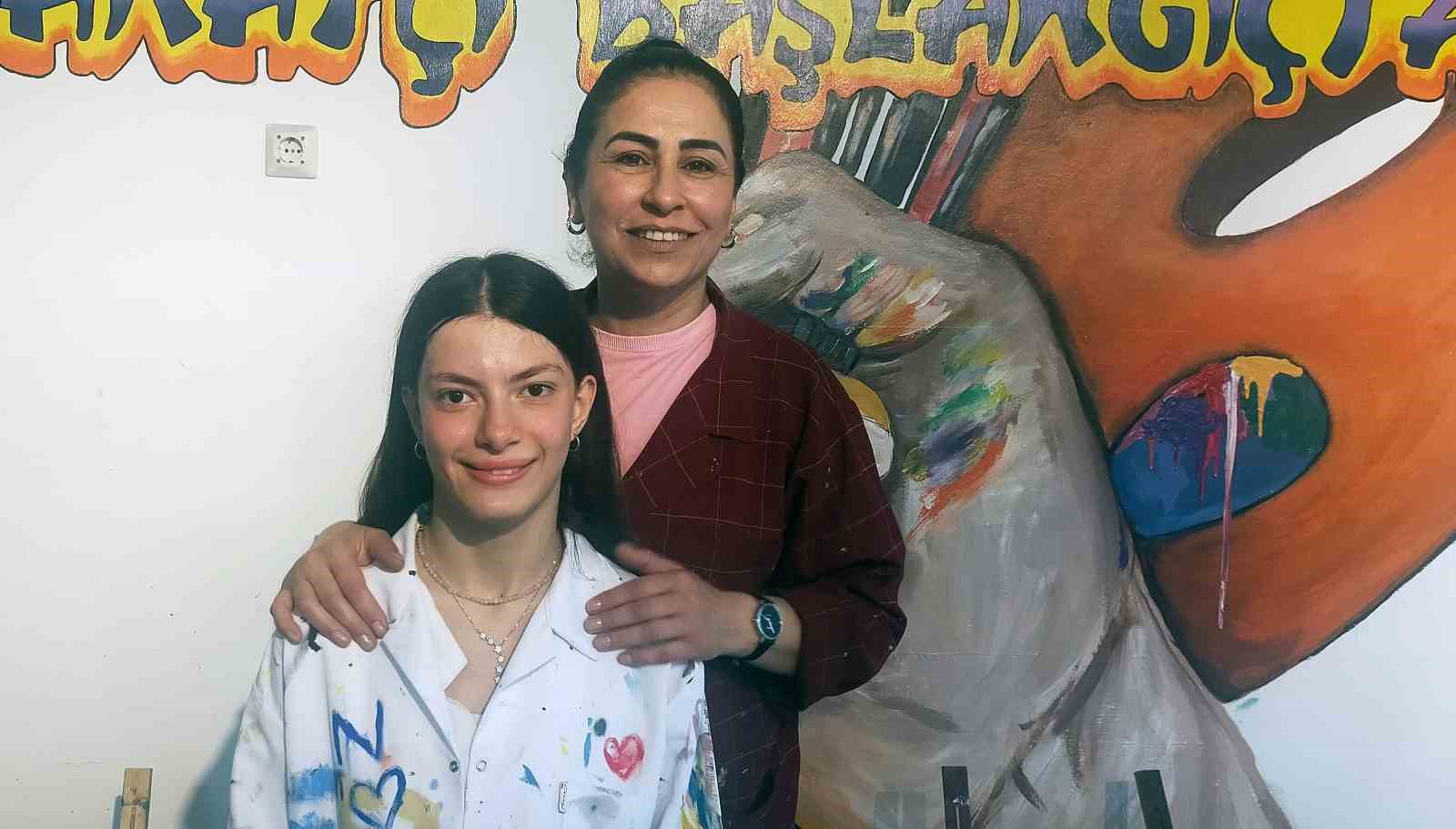 dogustan yasadigi saglik sorunlarini ogretmeni sayesinde tanistigi resimle asiyor 3 WS173BEv
