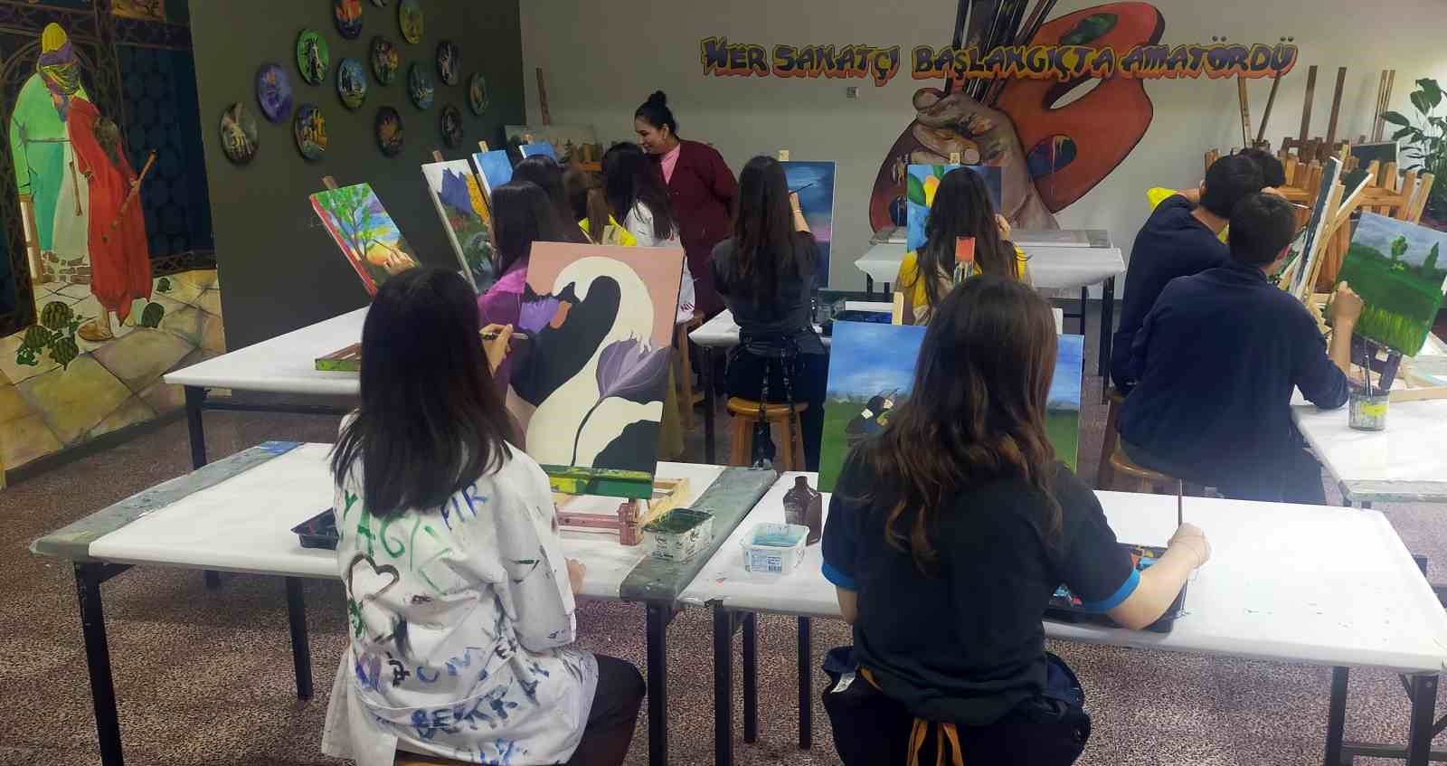 dogustan yasadigi saglik sorunlarini ogretmeni sayesinde tanistigi resimle asiyor 5 rlvJ1Xgb