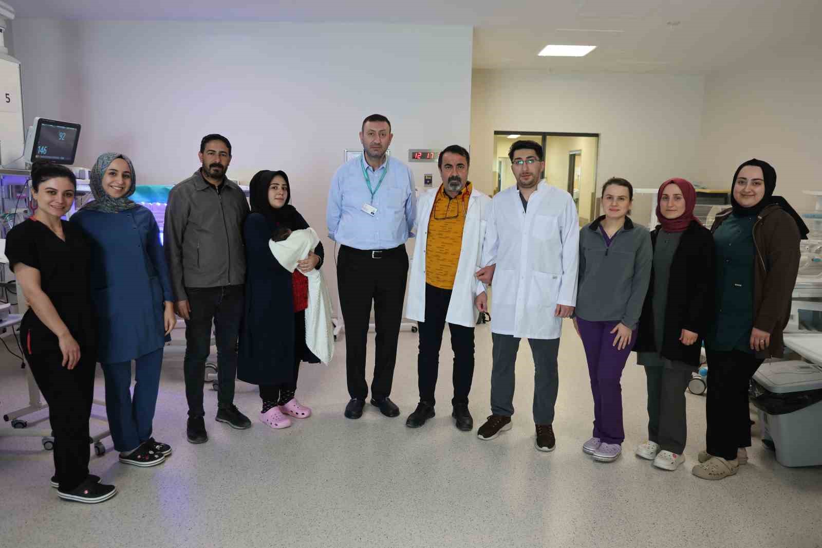 dogustan yemek borusu olmayan 4 gunluk bebek elazigda hayata tutundu 6