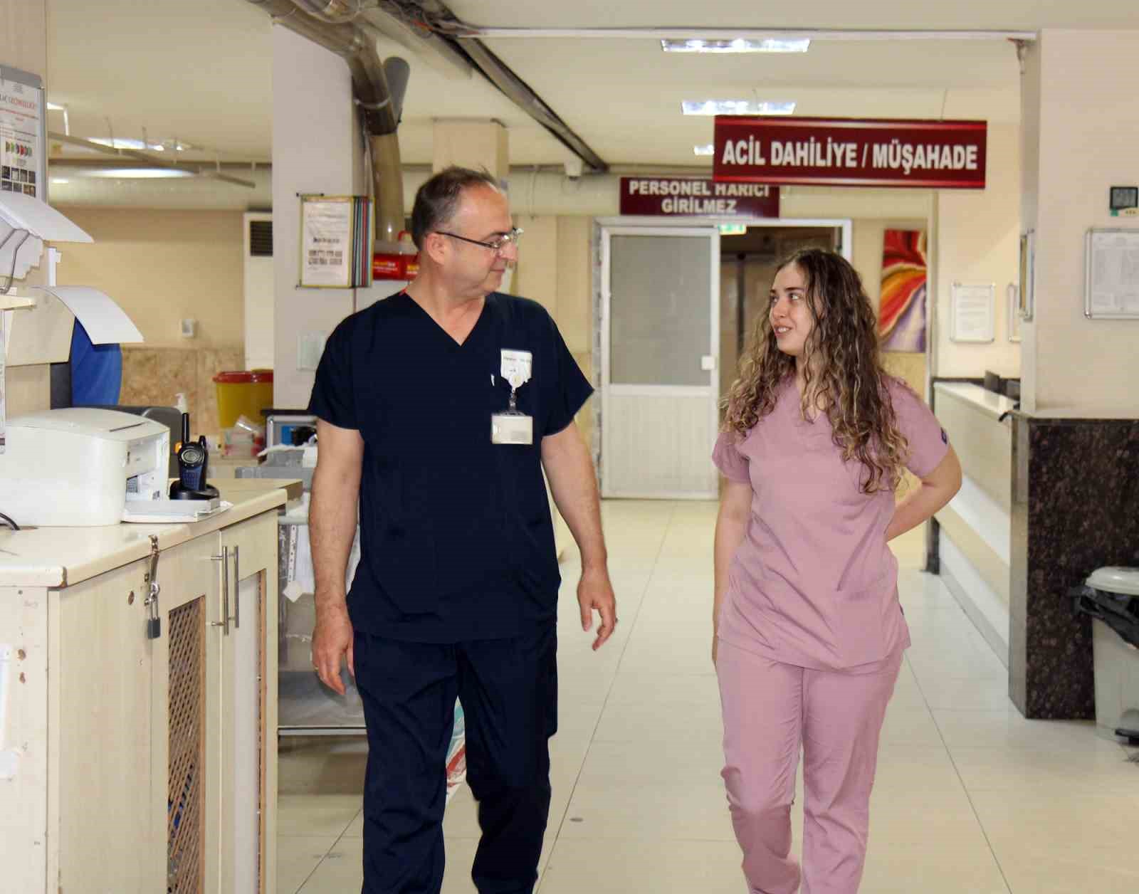 doktor baba kiz birlikte sifa dagitiyor 1 UzdmtzTQ