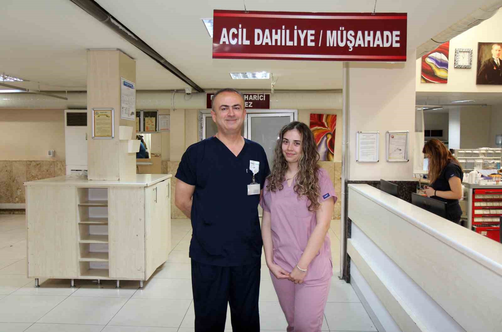 doktor baba kiz birlikte sifa dagitiyor 2 f6EtZLMP