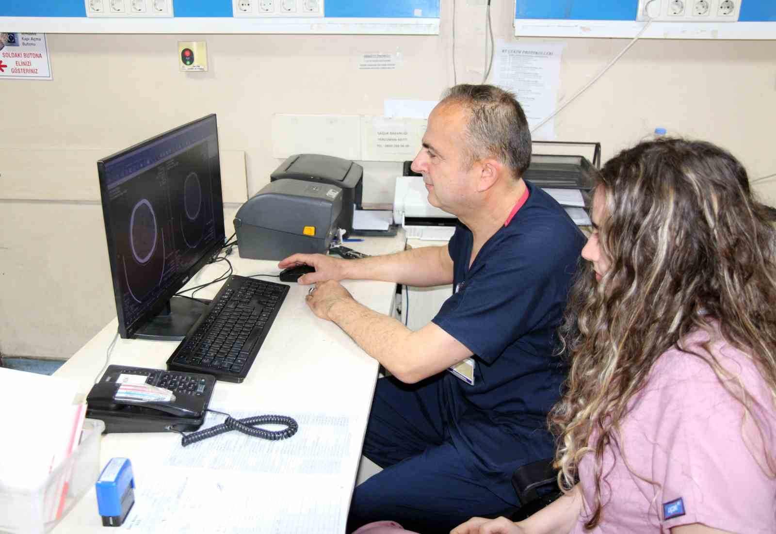 doktor baba kiz birlikte sifa dagitiyor 4 TZYvuic5