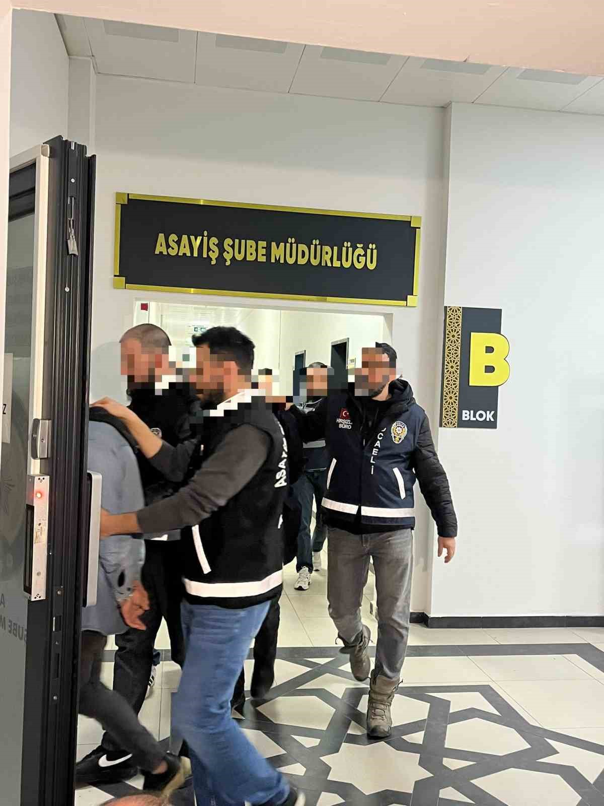 doktor ve is insanina silahli saldiri planlayan suphelilere operasyon 6 gozalti 5 5pR8E1Ef