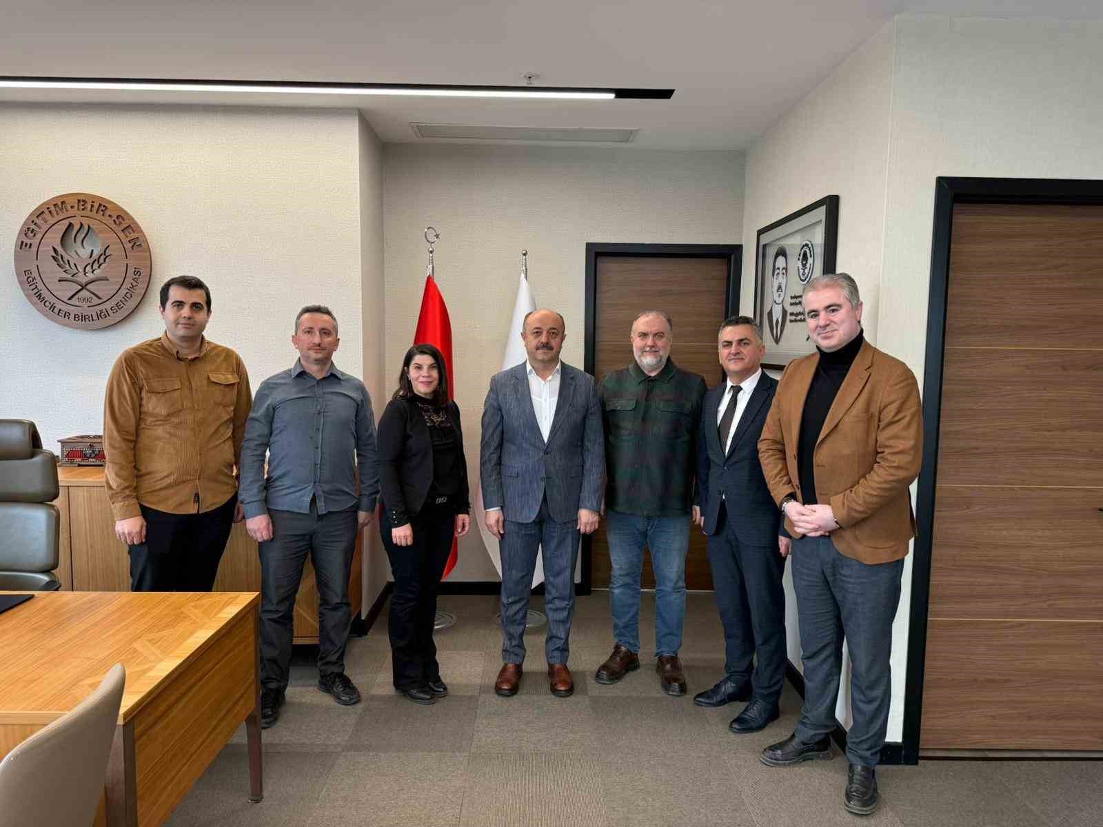 Doktoralı öğretmenler, akademik çalışmalarındaki problemler için Eğitim-Bir-Sen’i ziyaret etti 4 doktorali ogretmenler akademik calismalarindaki problemler icin egitim bir seni ziyaret etti 0