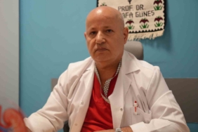 doktorlar-gozlerine-inanamadi-15-yil-erteledigi-ameliyatta-karnindan-dev-kitle-cikti-cqwS2xU9.jpg