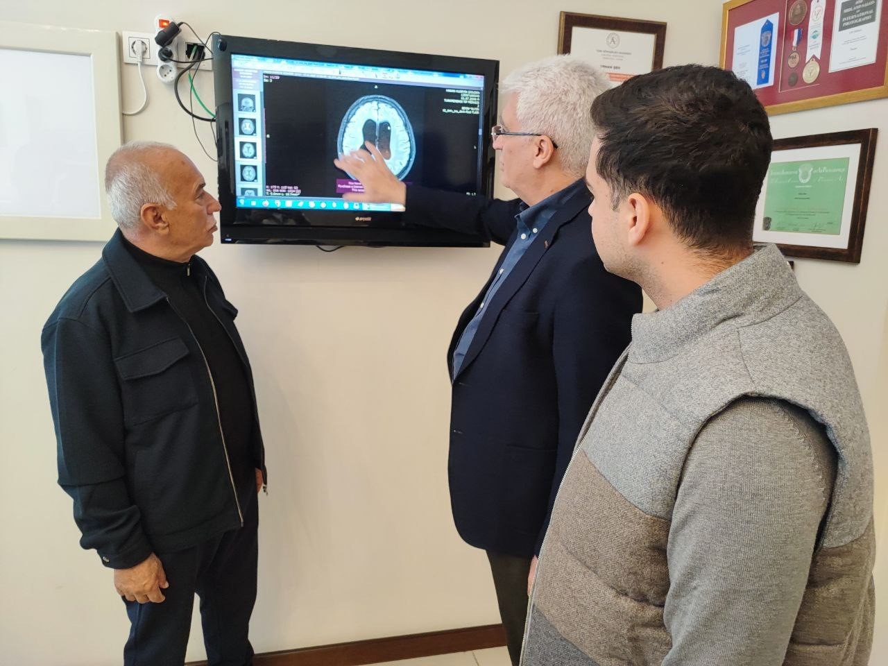 doktorlarin 17 yil once ameliyat olmazsa olur dedigi cocuk dogru teshisle hayata tutundu 3 PWUVFXWc