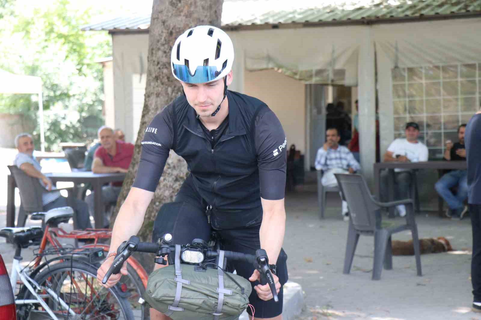 Doktorların umudunu kestiği Almanyalı genç bisikletiyle kıtaları aşıyor 6 doktorlarin umudunu kestigi almanyali genc bisikletiyle kitalari asiyor 2 zTs1ww1s