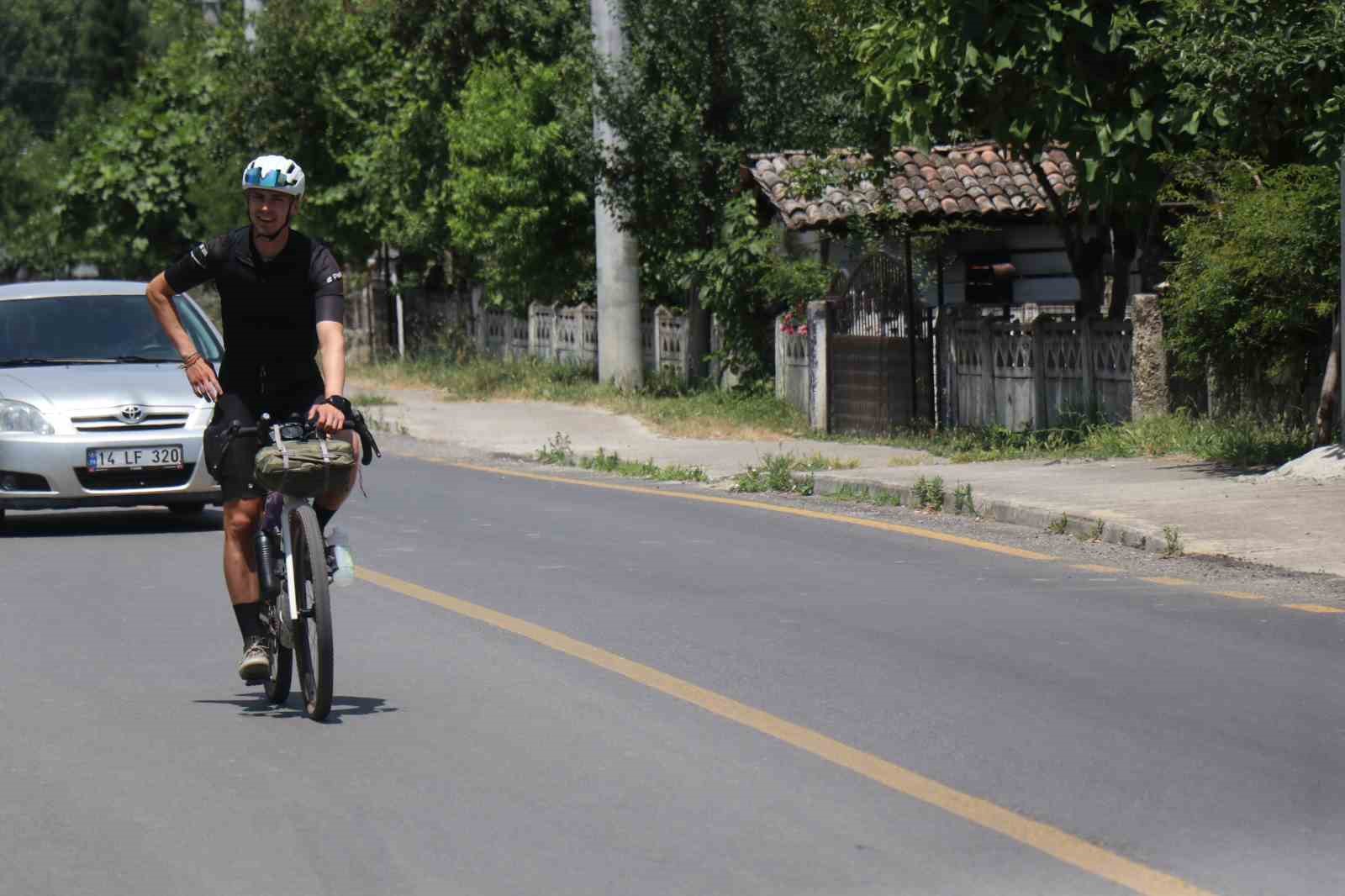 Doktorların umudunu kestiği Almanyalı genç bisikletiyle kıtaları aşıyor 9 doktorlarin umudunu kestigi almanyali genc bisikletiyle kitalari asiyor 5 BaACwYsQ
