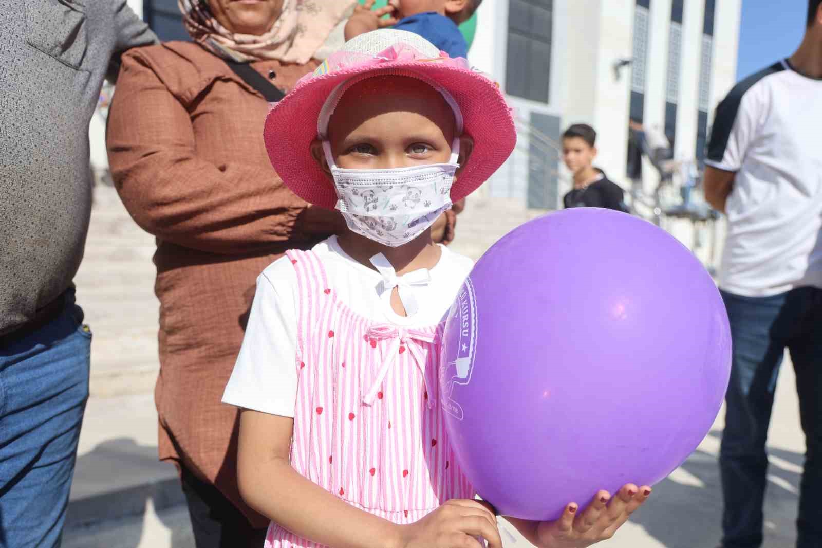 Doktorların yaşayamayacağını söylediği 8 yaşındaki Hülya’nın beyin tümörüne karşı geçirdiği başarılı ameliyat gökyüzüne bırakılan balonlarla kutlandı 10 doktorlarin yasayamayacagini soyledigi 8 yasindaki hulyanin beyin tumorune karsi gecirdigi basarili ameliyat gokyuzune birakilan