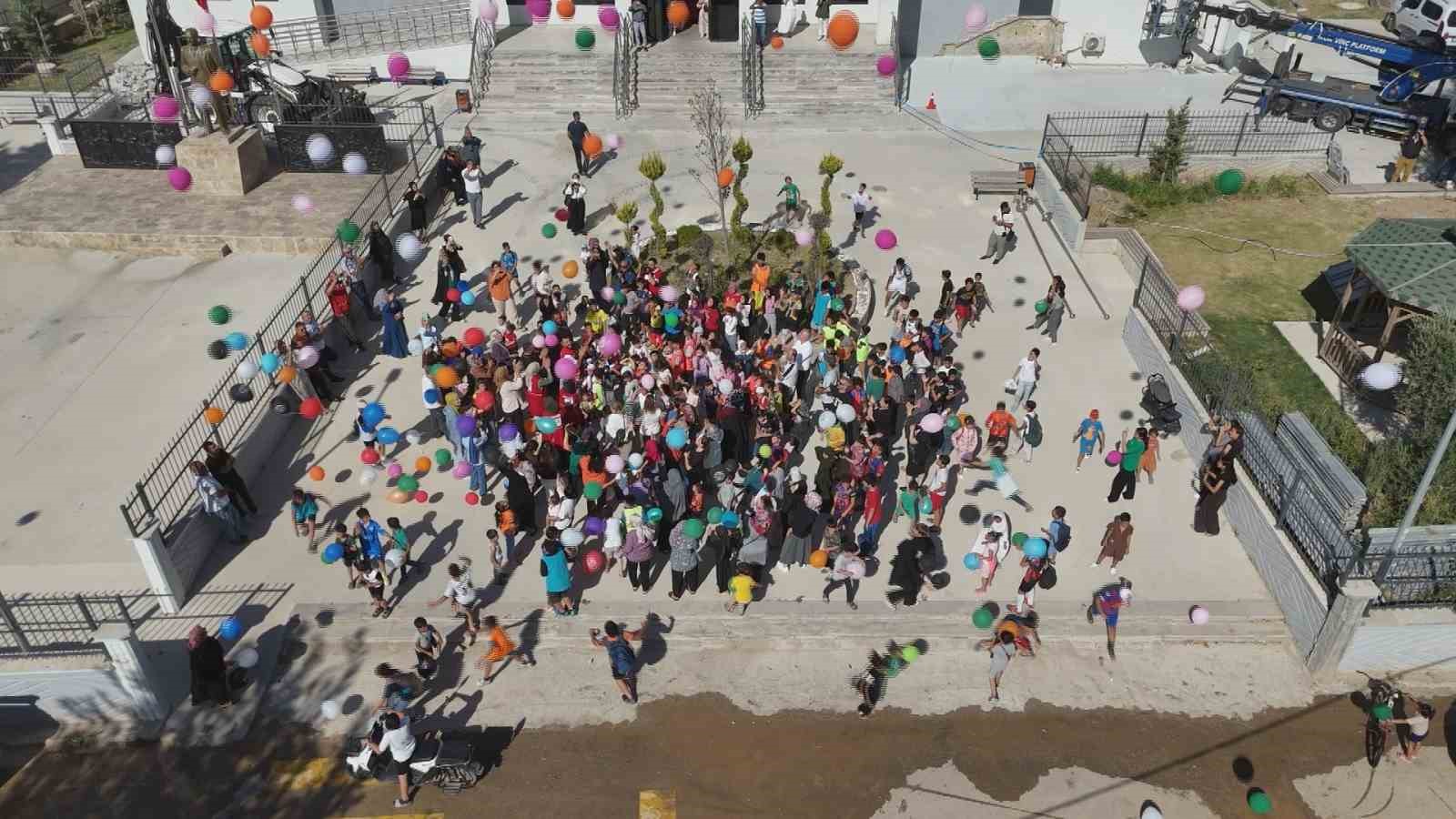 Doktorların yaşayamayacağını söylediği 8 yaşındaki Hülya’nın beyin tümörüne karşı geçirdiği başarılı ameliyat gökyüzüne bırakılan balonlarla kutlandı 5 doktorlarin yasayamayacagini soyledigi 8 yasindaki hulyanin beyin tumorune karsi gecirdigi basarili ameliyat gokyuzune birakilan kY7u6Oaj