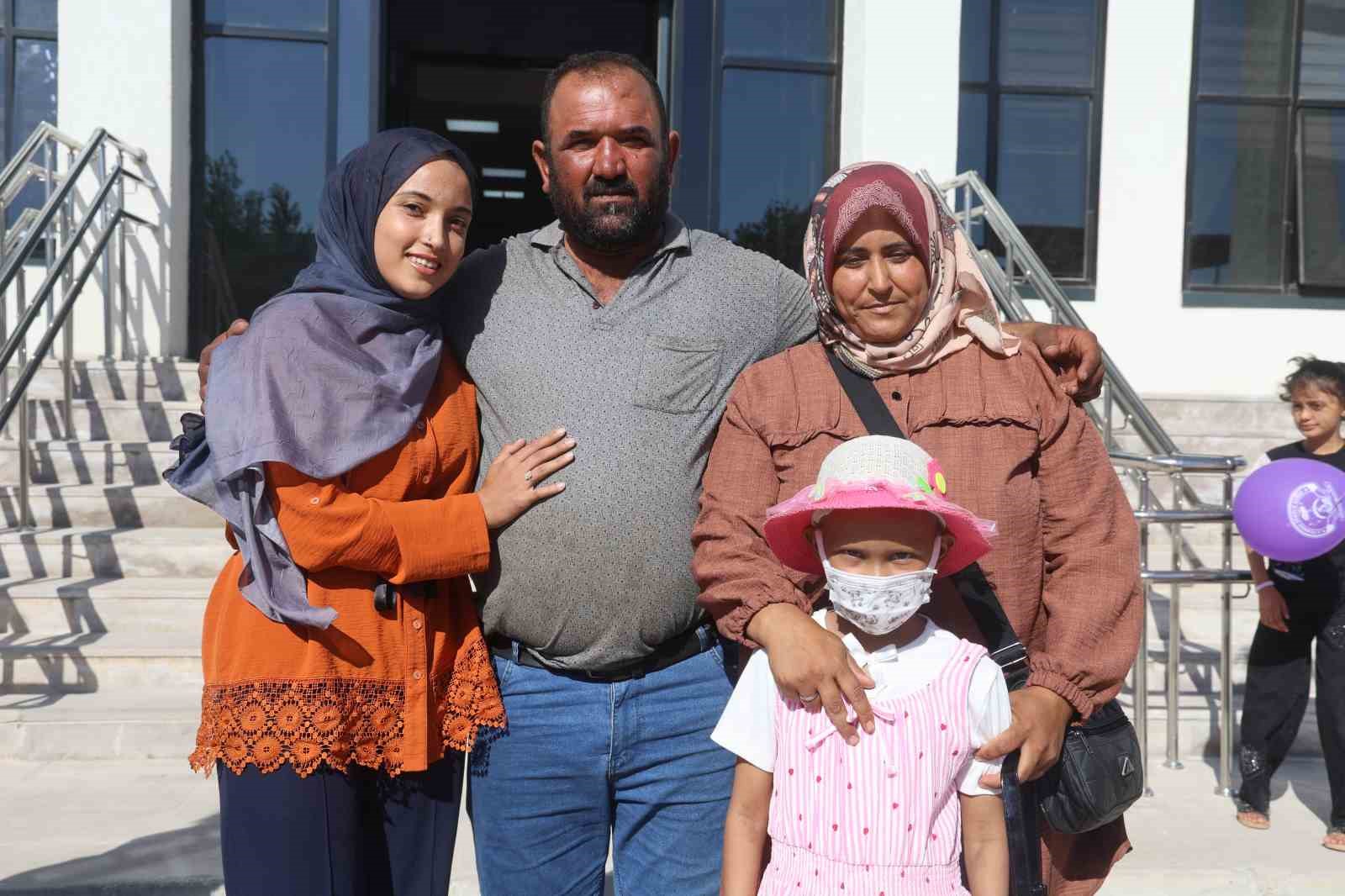 Doktorların yaşayamayacağını söylediği 8 yaşındaki Hülya’nın beyin tümörüne karşı geçirdiği başarılı ameliyat gökyüzüne bırakılan balonlarla kutlandı 9 doktorlarin yasayamayacagini soyledigi 8 yasindaki hulyanin beyin tumorune karsi gecirdigi basarili ameliyat gokyuzune birakilan m8rTmFJF