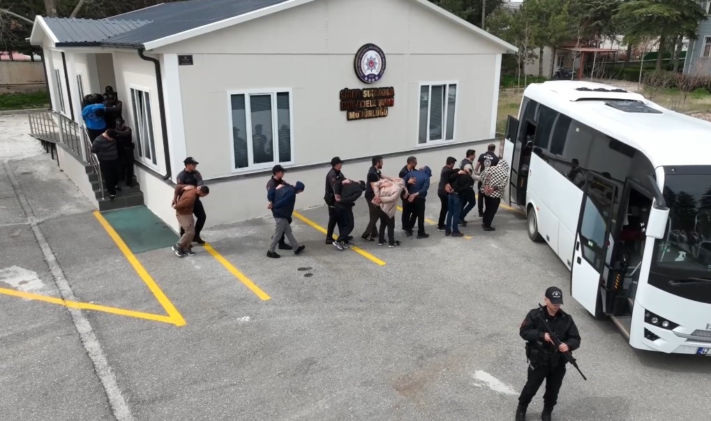 Doktoru 11 milyon lira dolandıran şebekenin 28,6 milyarlık işlem hacmi ortaya çıktı 5 doktoru 11 milyon lira dolandiran sebekenin 286 milyarlik islem hacmi ortaya cikti 1 62P9c7HJ
