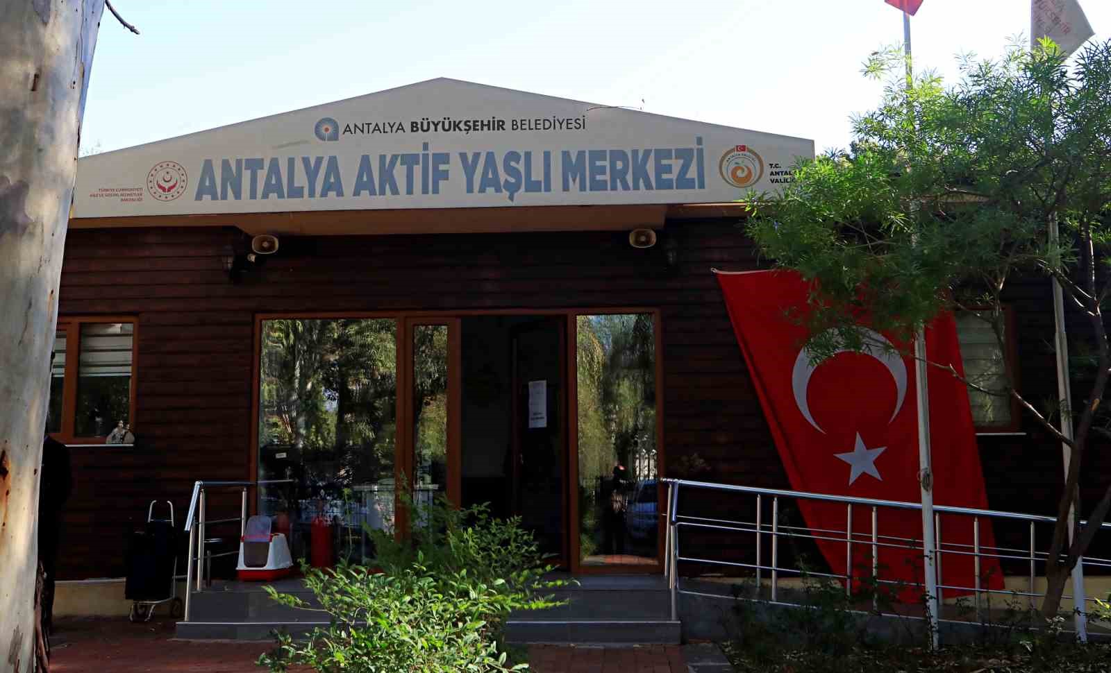 dolandiricilarin hedef kitlesi 60 yas uzerine akilli telefon kullanimi egitimi 7 wDEYUwYc