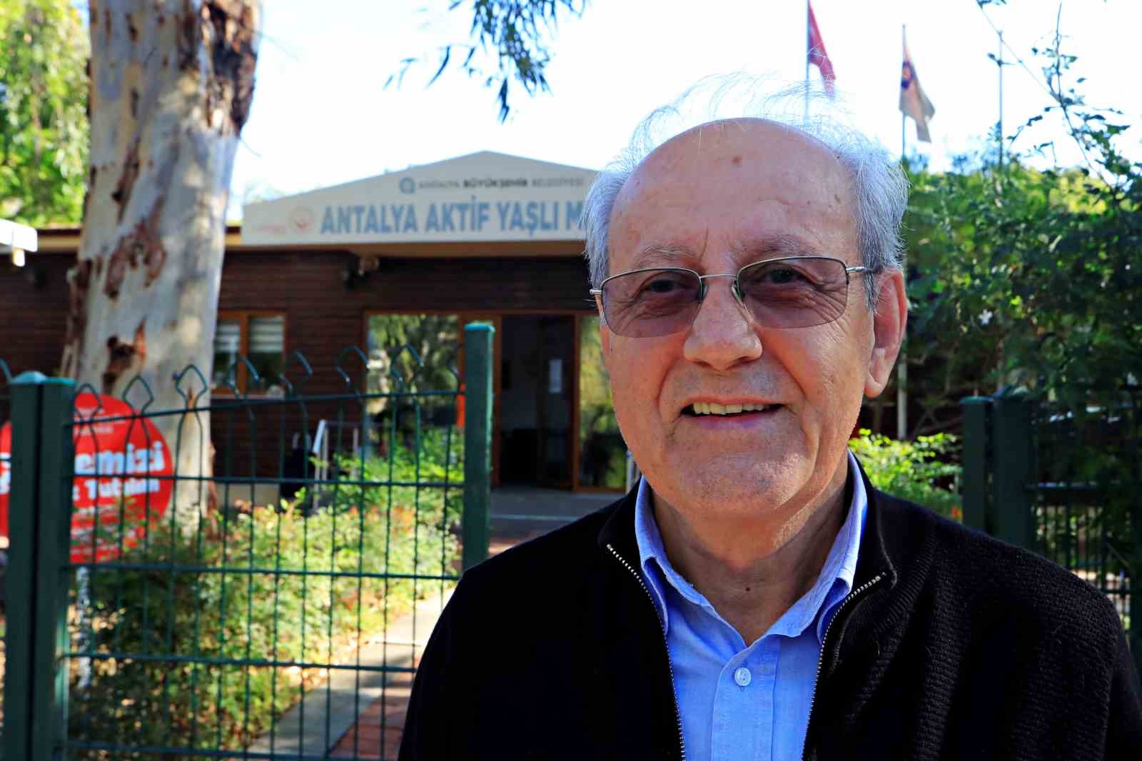 dolandiricilarin hedef kitlesi 60 yas uzerine akilli telefon kullanimi egitimi 8