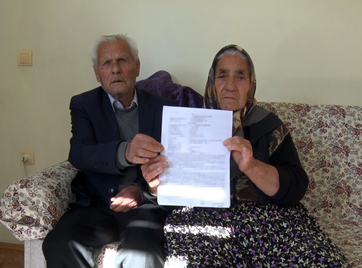 dolandiricilarin hedefi araba hayali kuran yasli cift oldu 0 yZqrQVYp