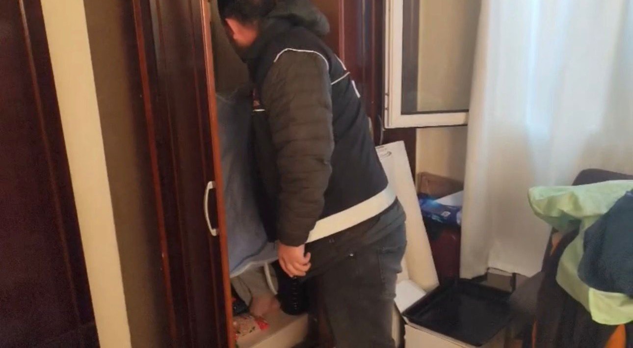 dolaptan kiyafet degil torbaci hukumlu cikti 0 heQnq61E