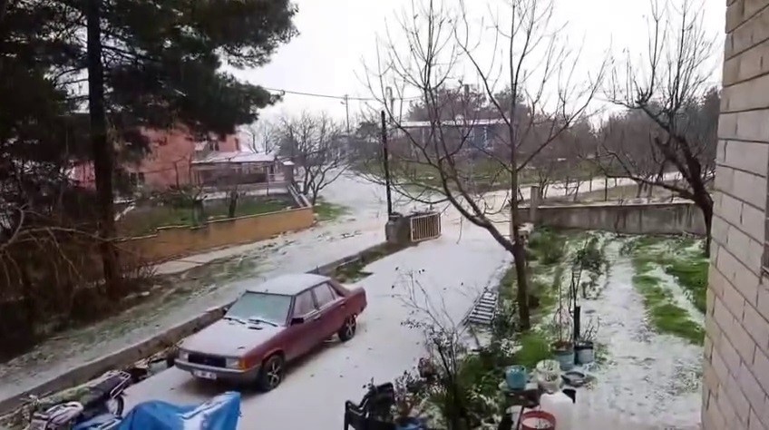 Dolu yağışı beyaza bürüdü 4 dolu yagisi beyaza burudu 0 9NUJnRtq