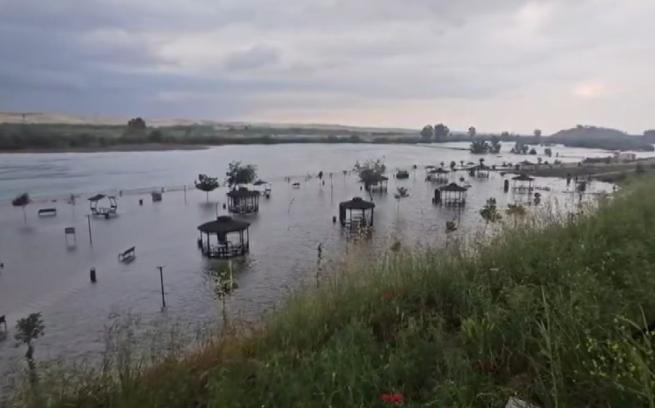 Doluluk oranı yüzdü 100’ü aşan barajlar taştı, mesire alanları su altında kaldı 4 doluluk orani yuzdu 100u asan barajlar tasti mesire alanlari su altinda kaldi 0 GjudDHz5