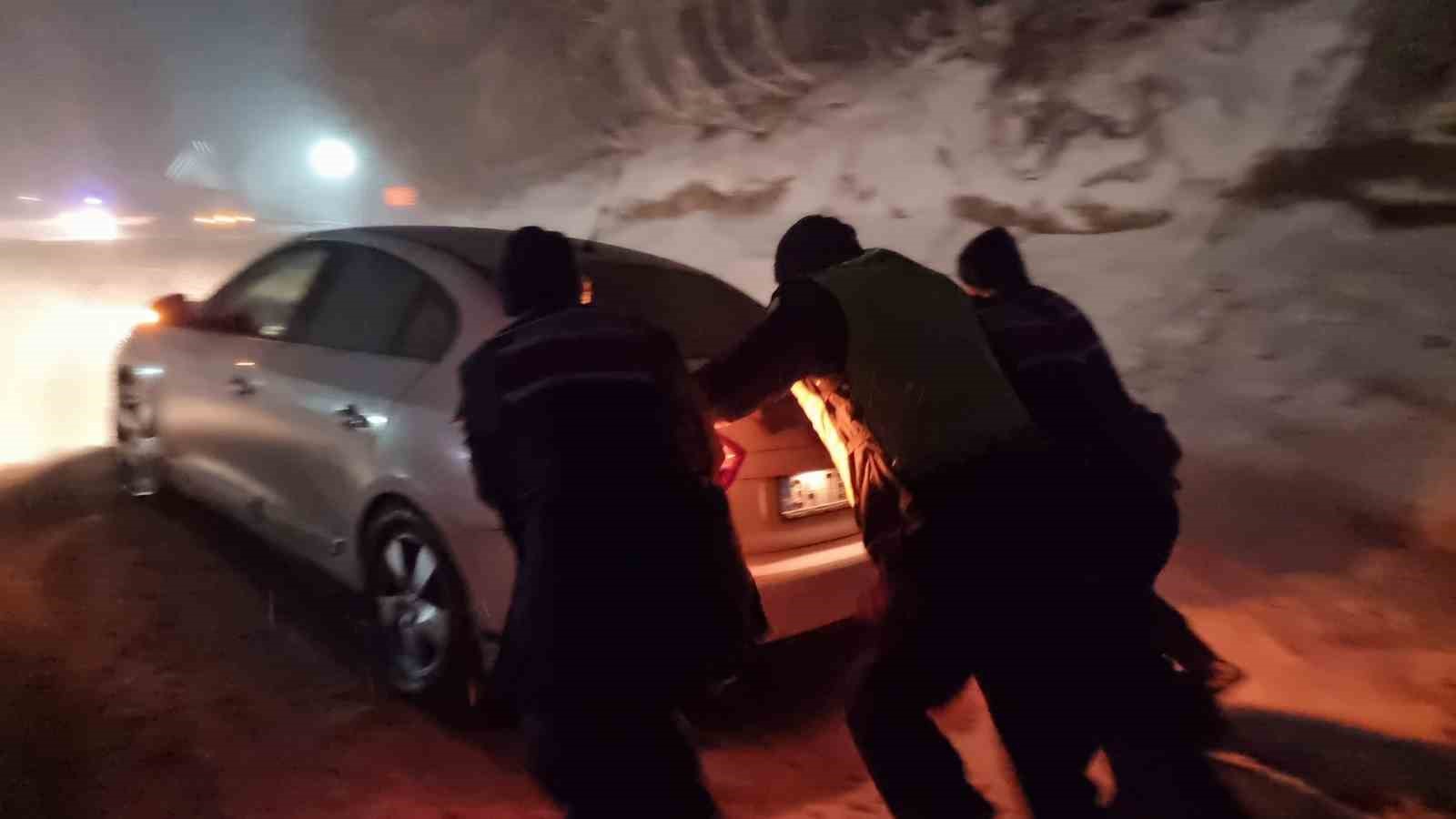 domanic dag yolunda kar ve tipi etkili oldu 0 MgRVQXeL