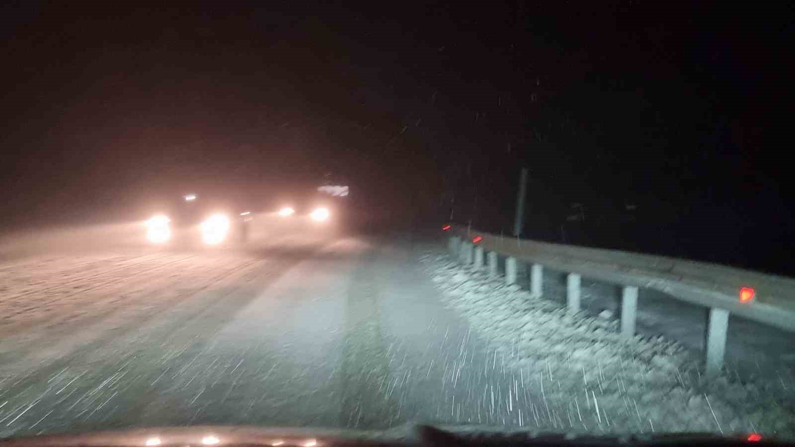 domanic dag yolunda kar ve tipi etkili oldu 3 RqVn3XNh
