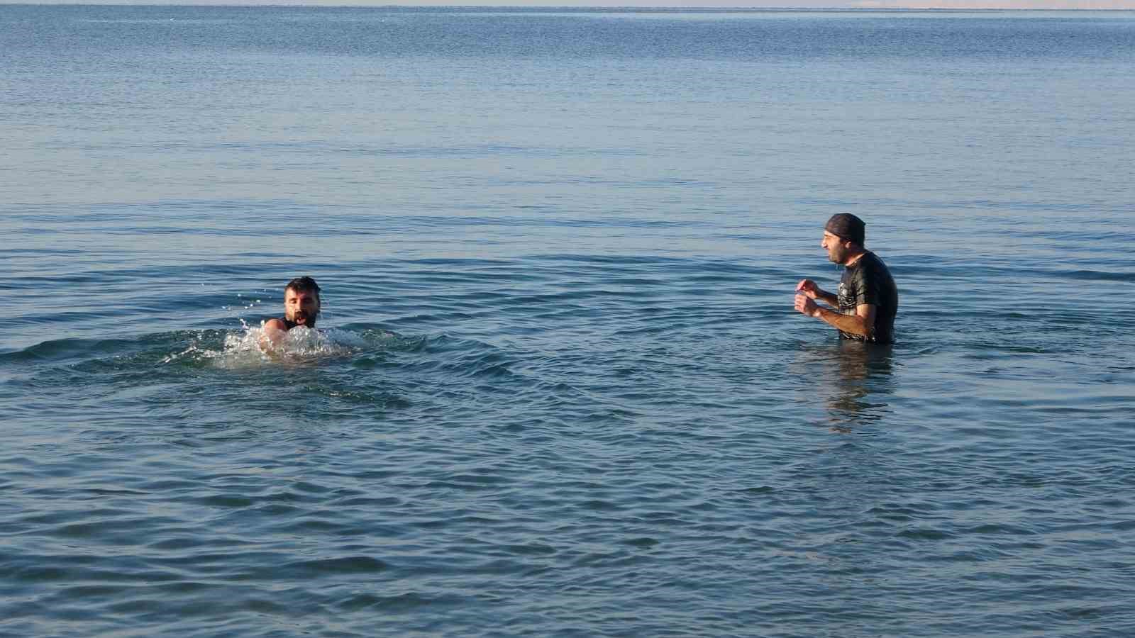 dondurucu soguga meydan okudular van golunde eksi 9 derecede yuzme mesaisi 1 WY8ubPqK