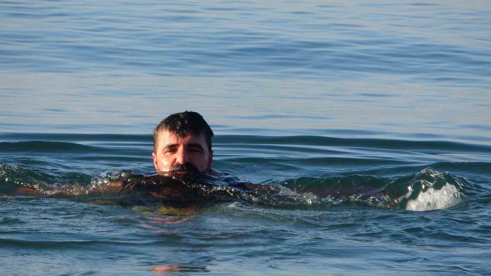 dondurucu soguga meydan okudular van golunde eksi 9 derecede yuzme mesaisi 10 WAJw1cY4