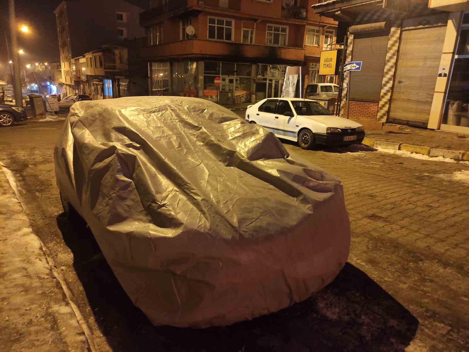 dondurucu soguklara karsi araclar battaniye ve brandayla korunuyor 1