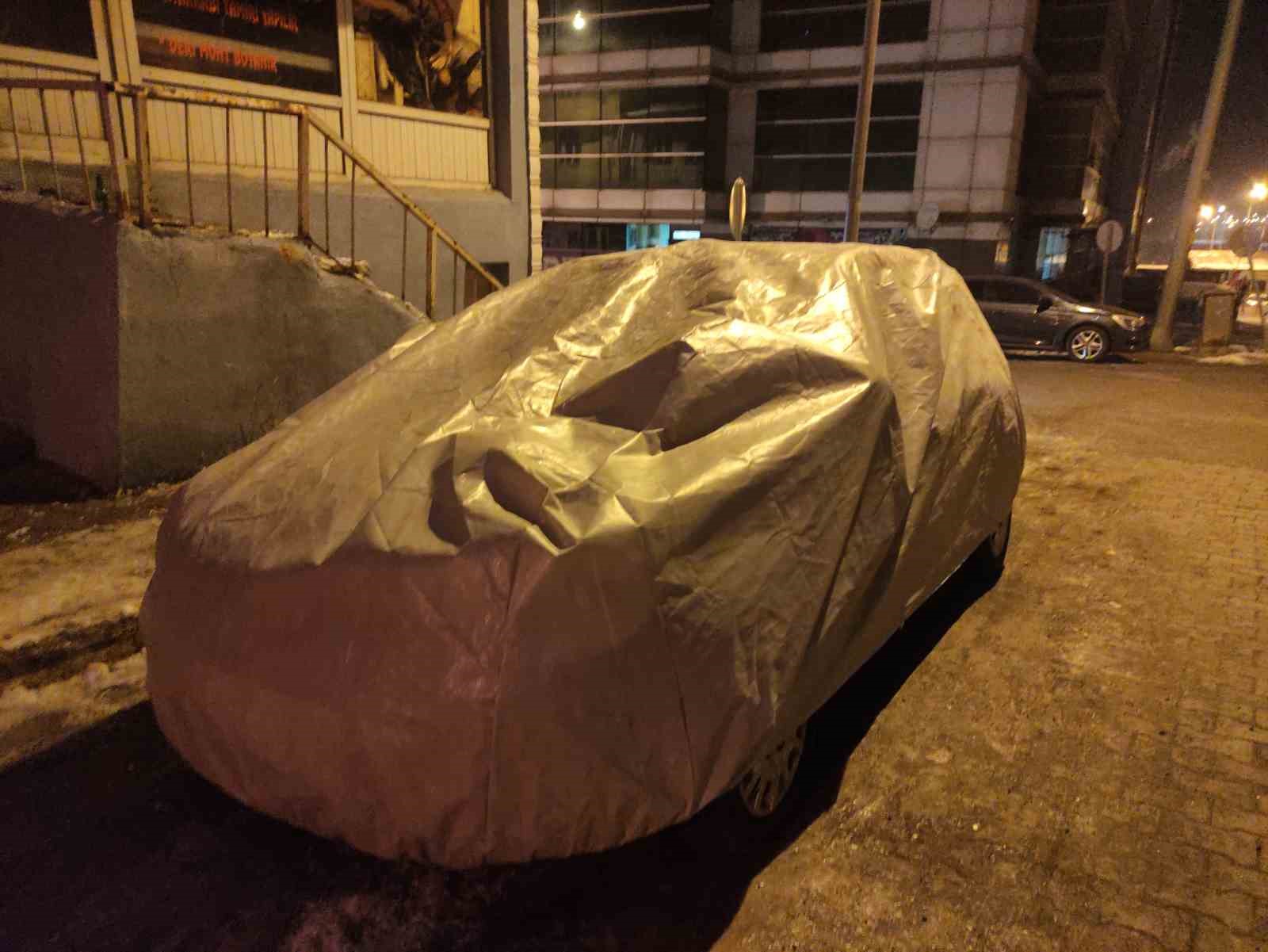 dondurucu soguklara karsi araclar battaniye ve brandayla korunuyor 3 fwtiUN8Q