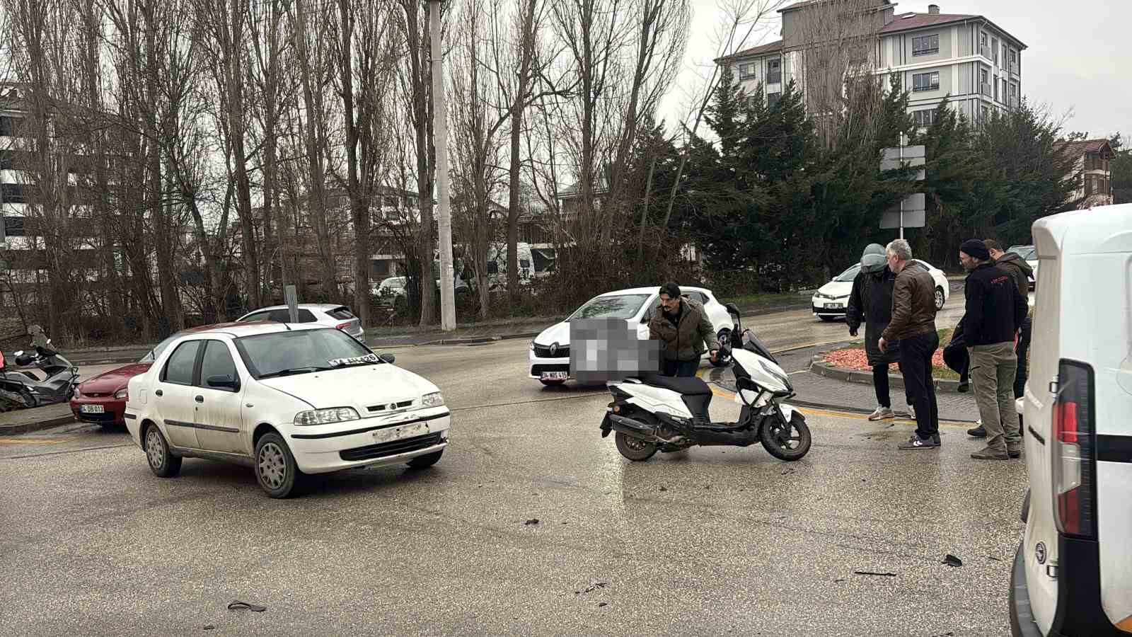 donel kavsakta motosiklet ile otomobil carpisti 0 wYgTkfhQ