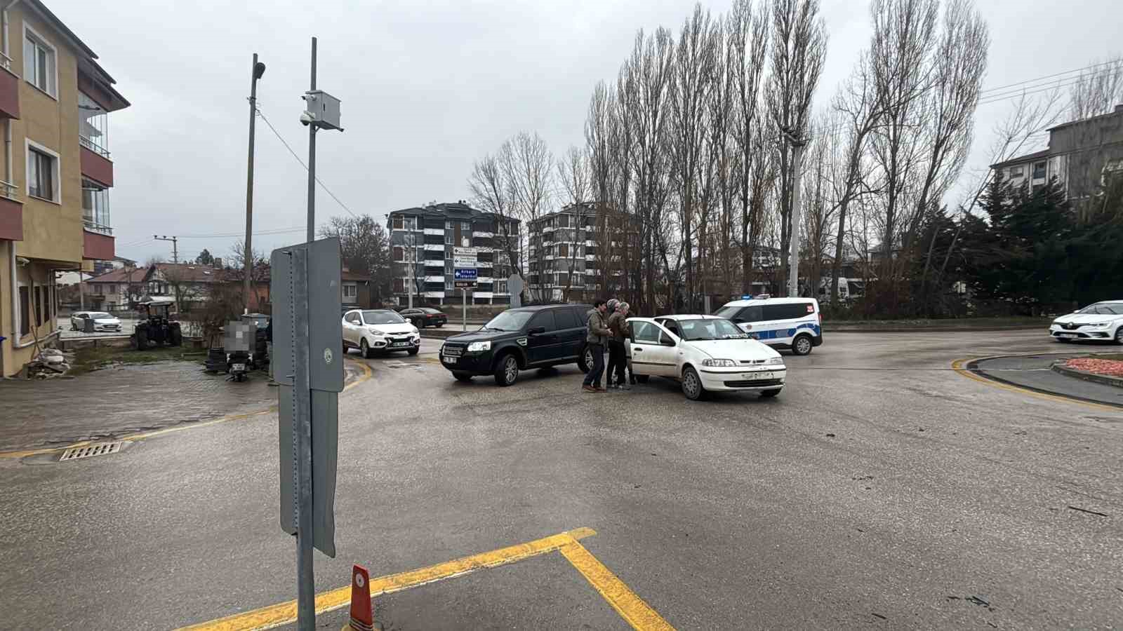 donel kavsakta motosiklet ile otomobil carpisti 2 g7ihkWZB