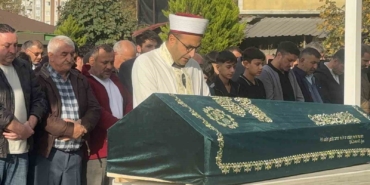 doner-yedikten-sonra-evinde-olu-bulunan-13-yasindaki-eren-yilgin-son-yolculuguna-ugurlandi-CmSzuLHt.jpg