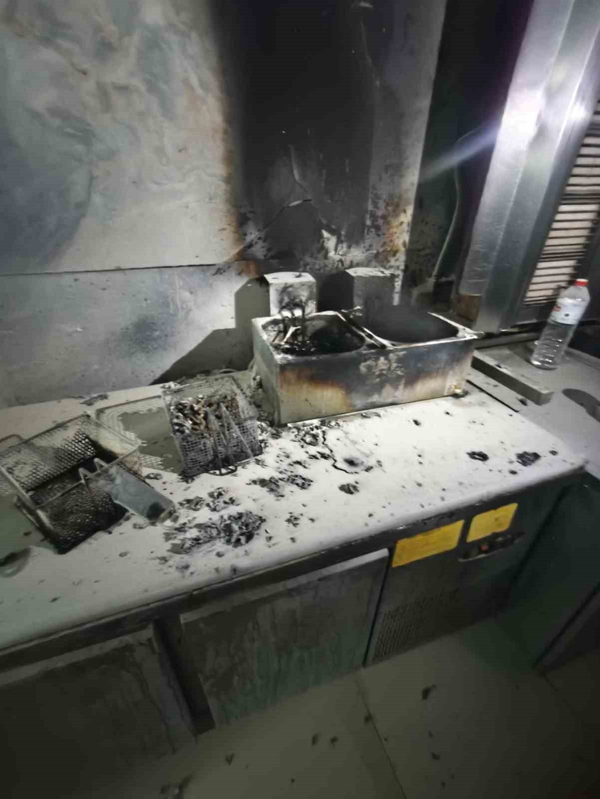 donercide kizartma makinesi alevlere teslim oldu 2 DF636PLj