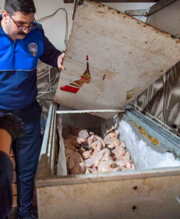 donerciden-kurtlu-salca-ve-tursu-cikti-EWTCIs2f.jpg