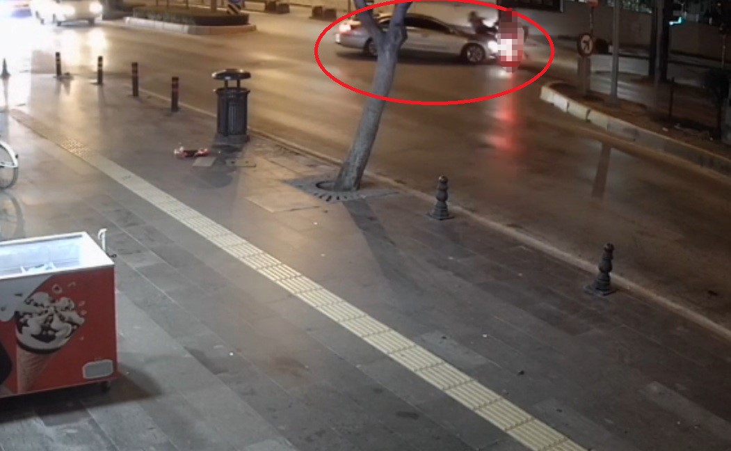 Dönüş yasağı olan yerden dönen otomobil motosikletle çarpıştı: 1 yaralı 5 donus yasagi olan yerden donen otomobil motosikletle carpisti 1 yarali 1 nMFYVzHn