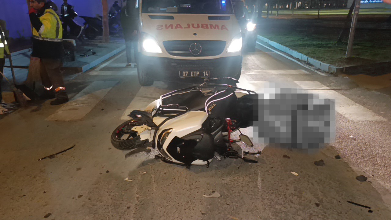 Dönüş yasağı olan yerden dönen otomobil motosikletle çarpıştı: 1 yaralı 10 donus yasagi olan yerden donen otomobil motosikletle carpisti 1 yarali 6 BBe5Z1tq