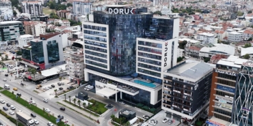 doruk-niluferde-da-vinci-robotik-cerrahi-farki-YtgpxVGc.jpg