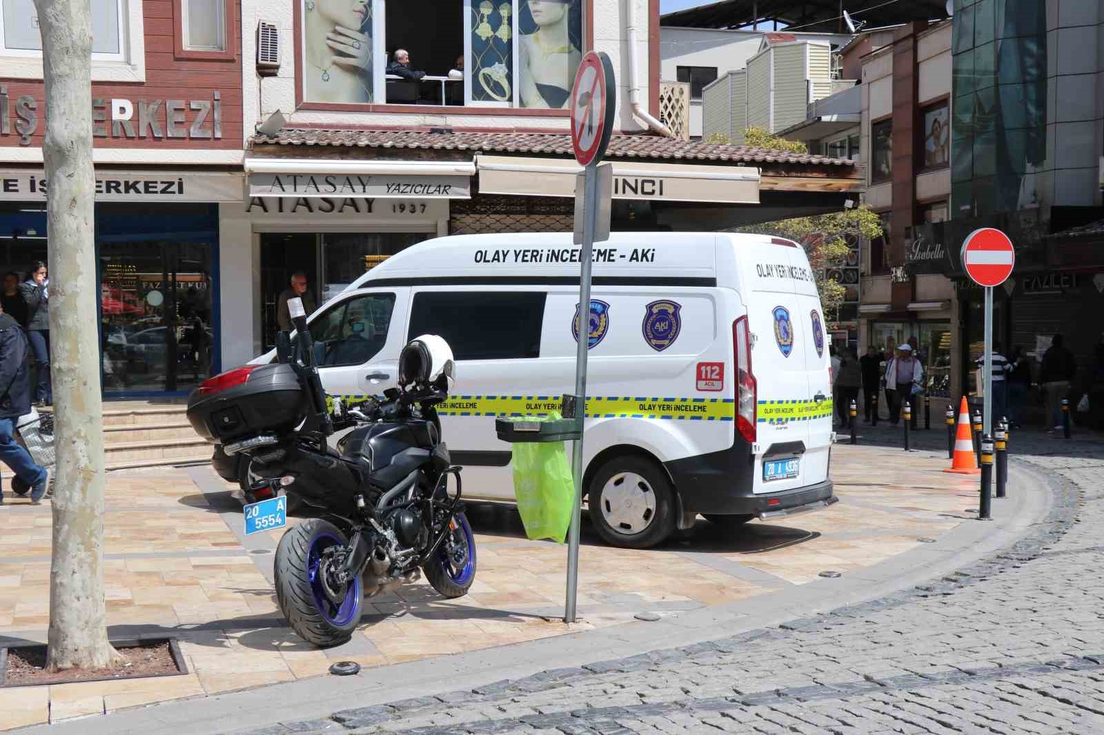 Döviz bürosunda çıkan kavgada 1 kişiyi silahla yaralan zanlı tutuklandı 4 doviz burosunda cikan kavgada 1 kisiyi silahla yaralan zanli tutuklandi 0