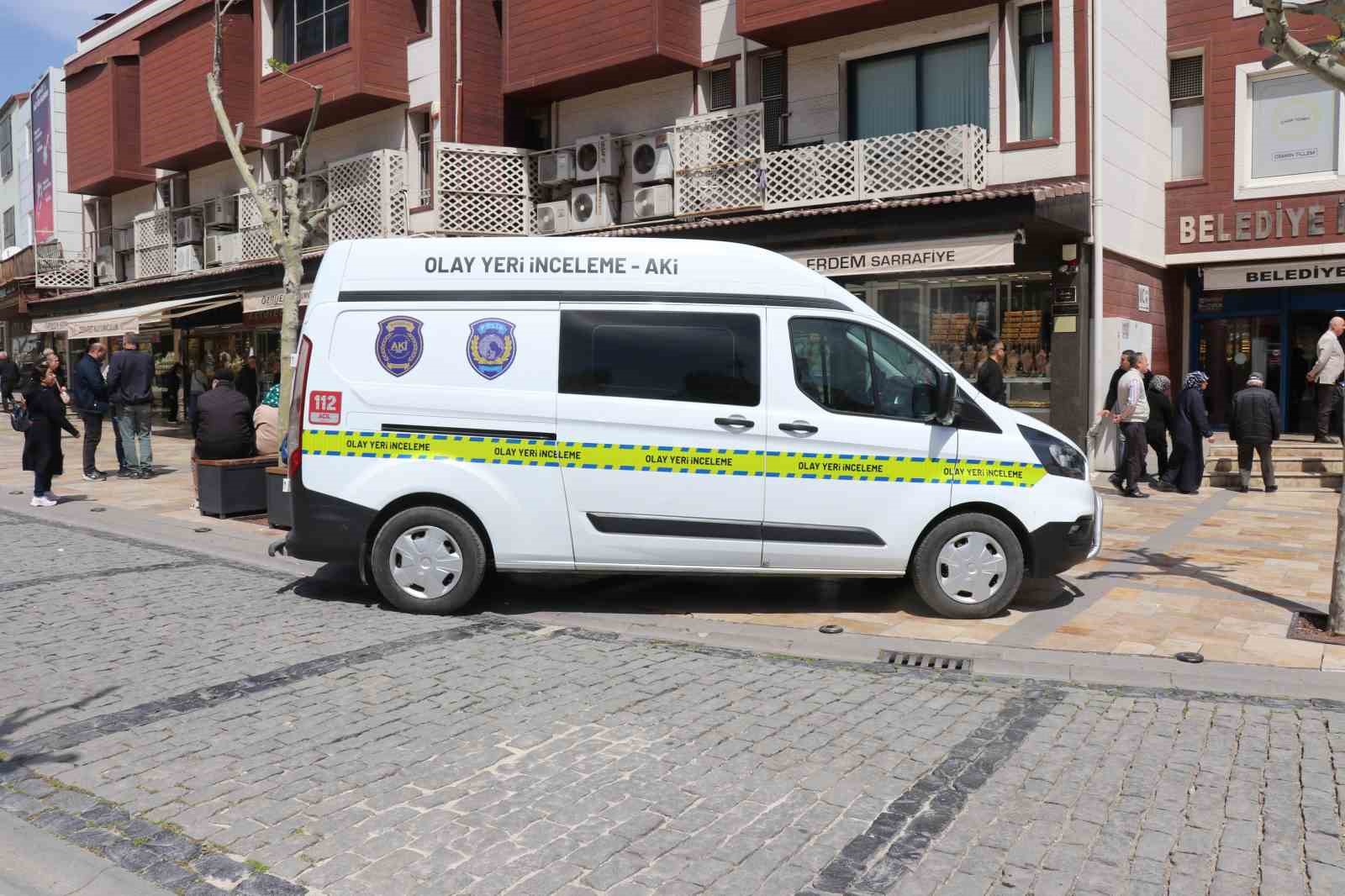 Döviz bürosunda çıkan kavgada 1 kişiyi silahla yaralan zanlı tutuklandı 5 doviz burosunda cikan kavgada 1 kisiyi silahla yaralan zanli tutuklandi 1 yEipgkNl