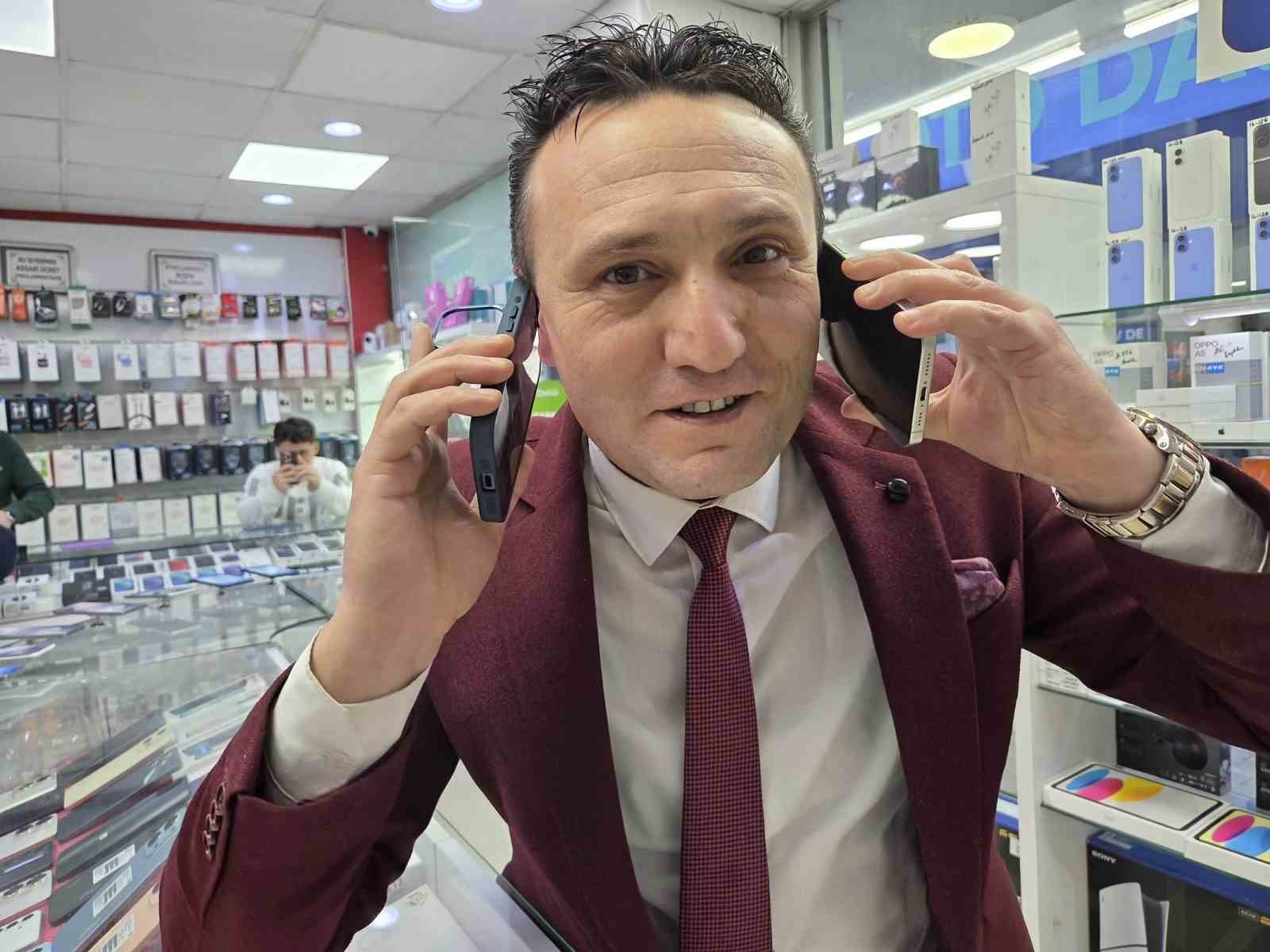 Döviz destesi masaya çıkınca telefoncu kendini tutamadı: Ağzı kulaklarına vardı 4 doviz destesi masaya cikinca telefoncu kendini tutamadi agzi kulaklarina vardi 0 VqHaF95J