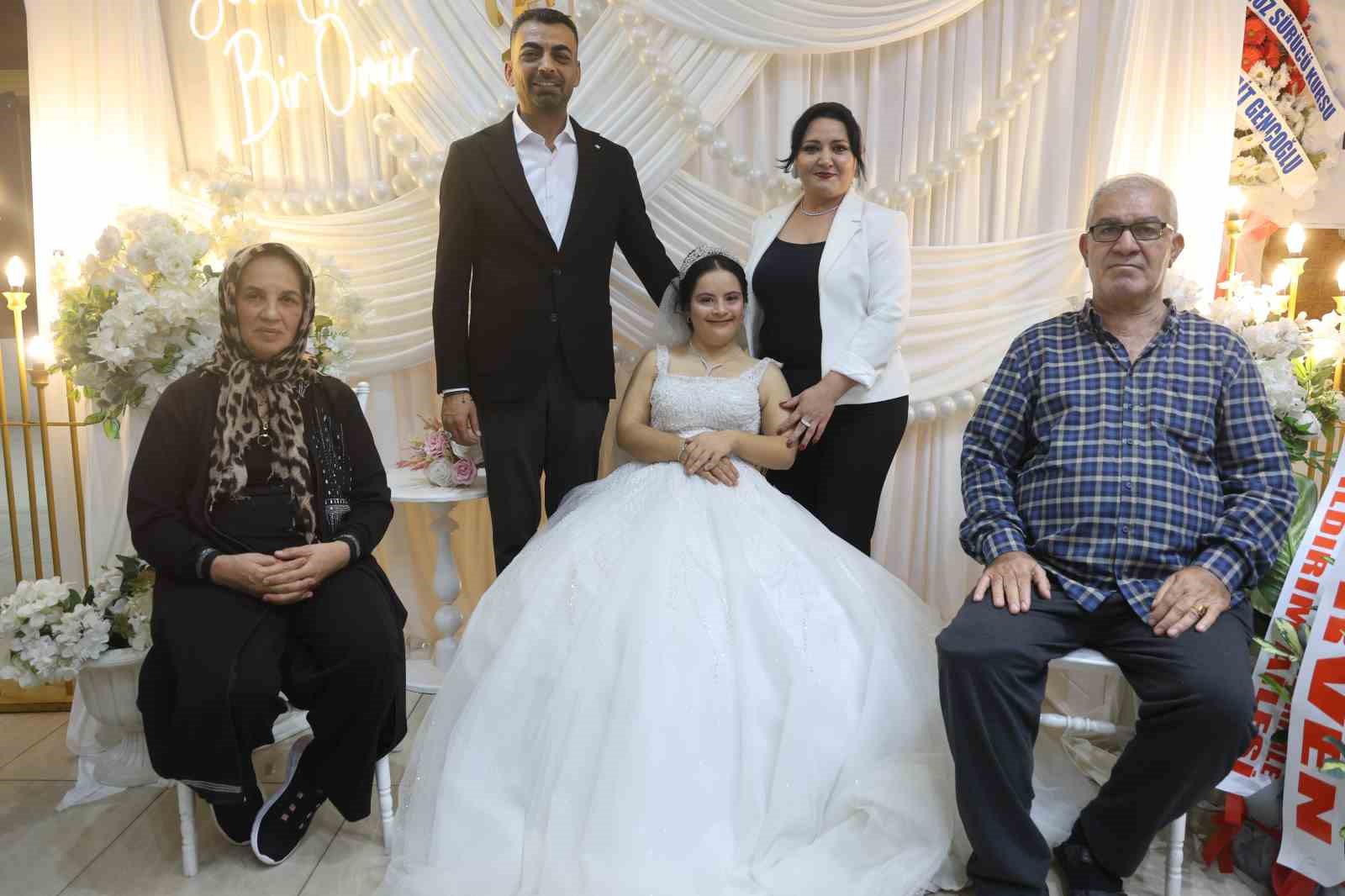 down sendromlu ezginin dugun hayali gercek oldu mutluluguna ortak olan polisler yurekleri isitti 6