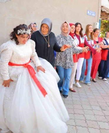 down-sendromlu-melekin-gelinlik-hayali-gercek-oldu-JcpLTMfm.jpg