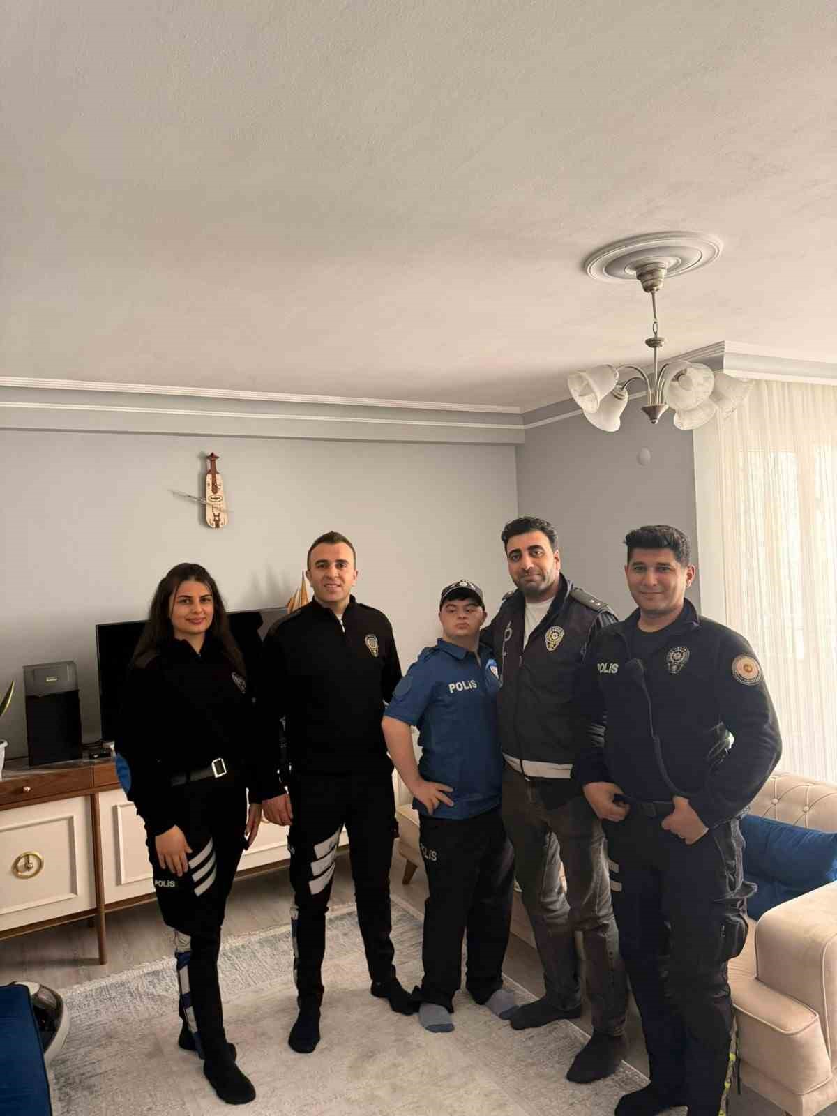 down sendromlu melike polis ekiplerinden dogum gunu surprizi 3 psn5n7ib