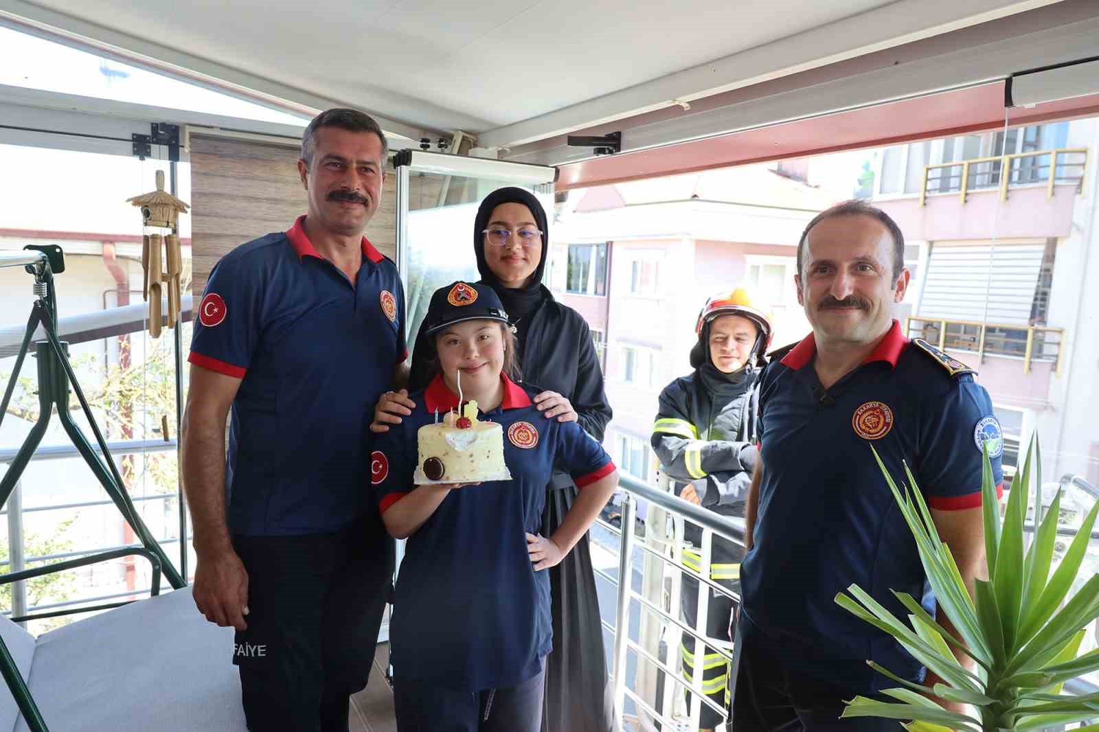 down sendromlu nihal sunun itfaiyeci olma hayali 18inci yas gununde gercek oldu 5 EtP4HQOh